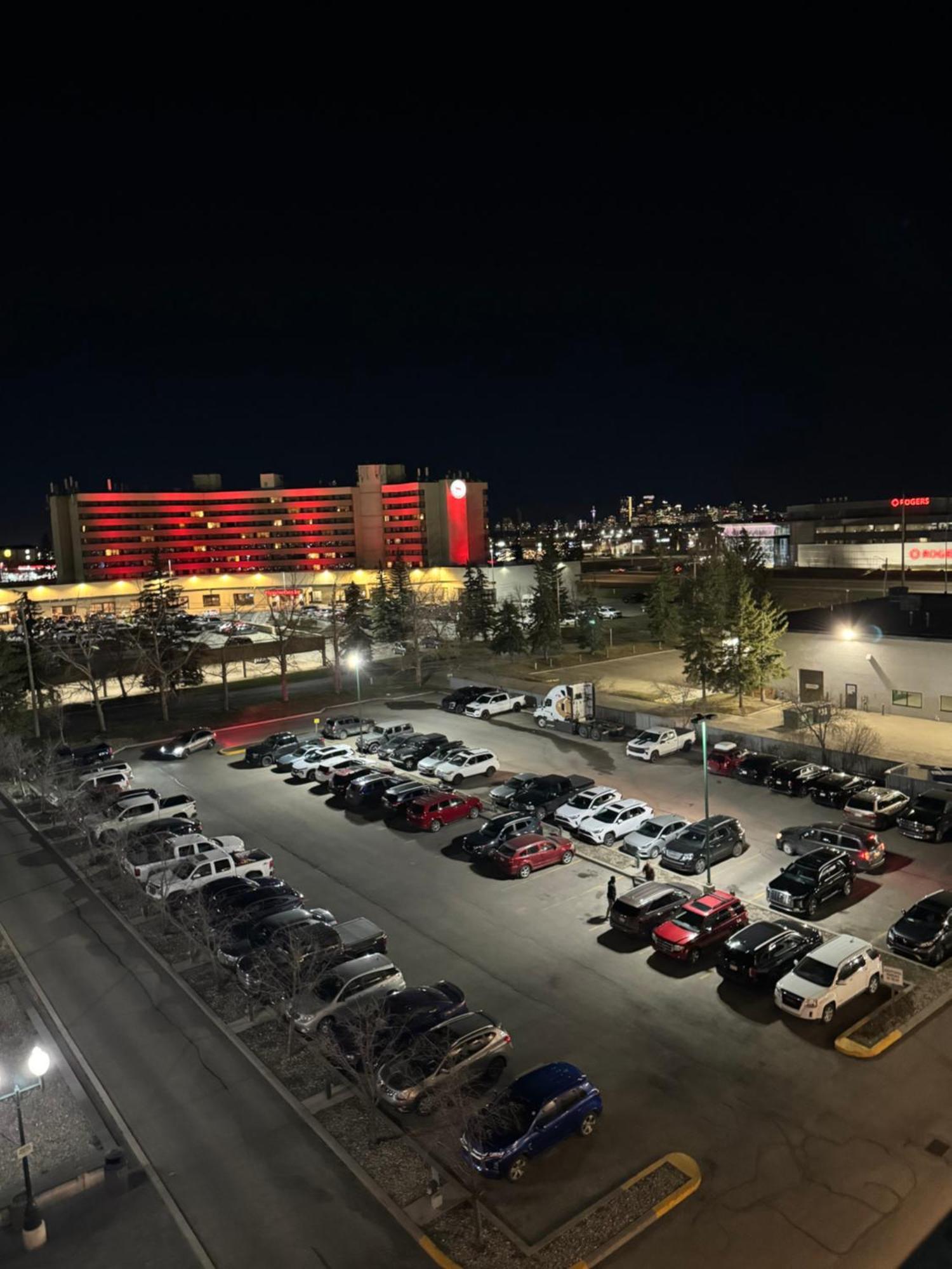 Hotel Divya Sutra Plaza And Conference Centre Calgary Airport Exterior foto