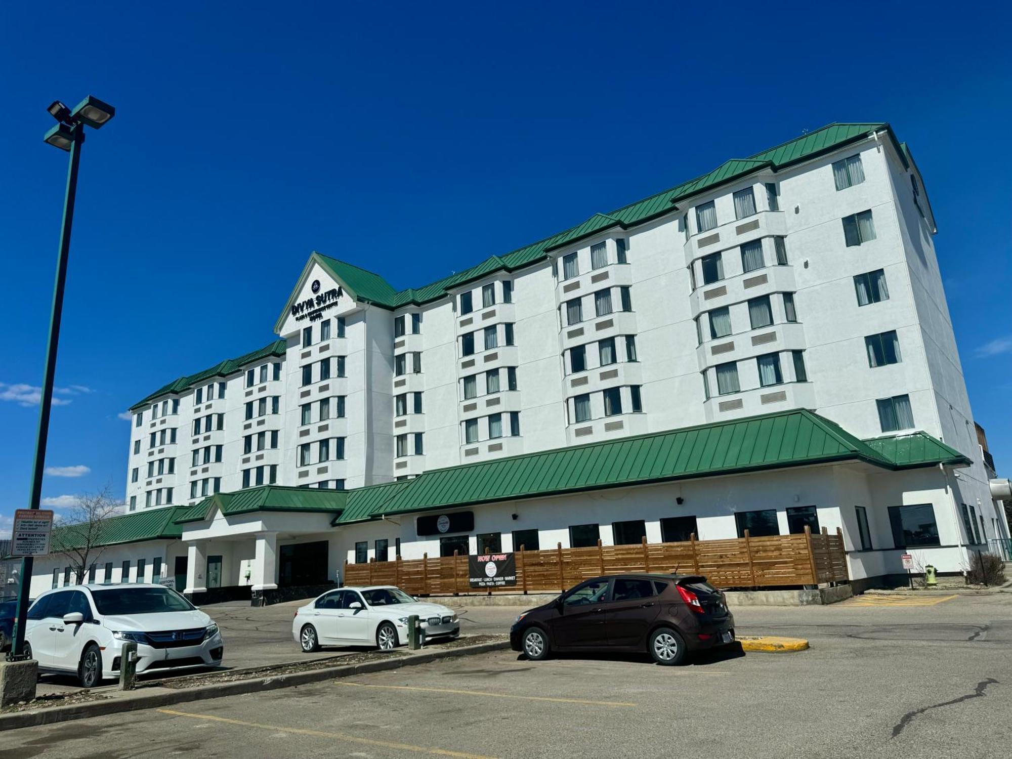 Hotel Divya Sutra Plaza And Conference Centre Calgary Airport Exterior foto