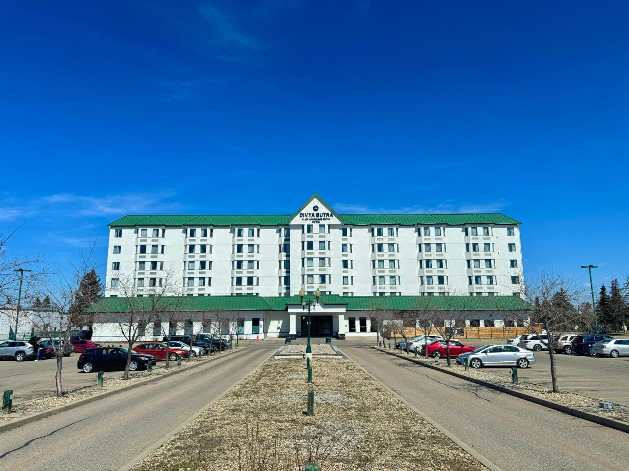 Hotel Divya Sutra Plaza And Conference Centre Calgary Airport Exterior foto